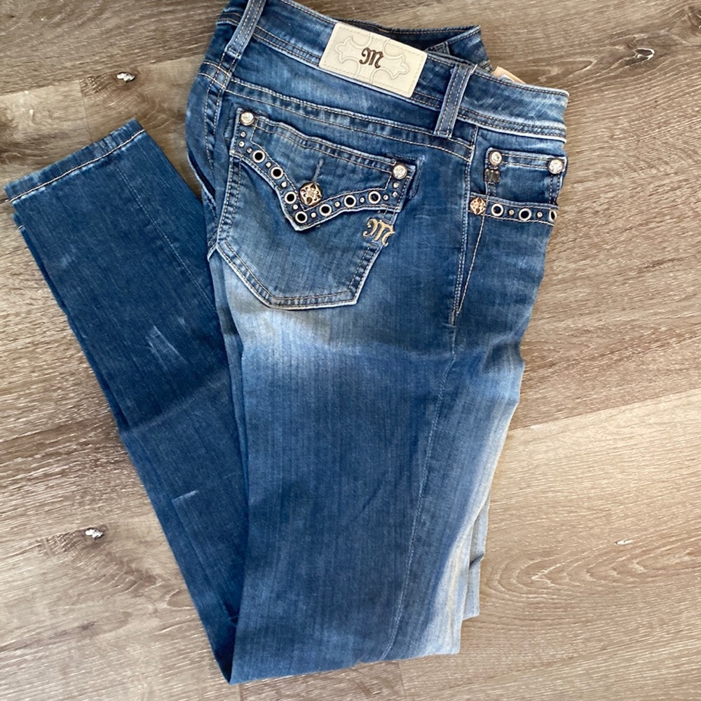 Miss me women’s size 26 W. 29 length skinny blue jeans with rhinestones